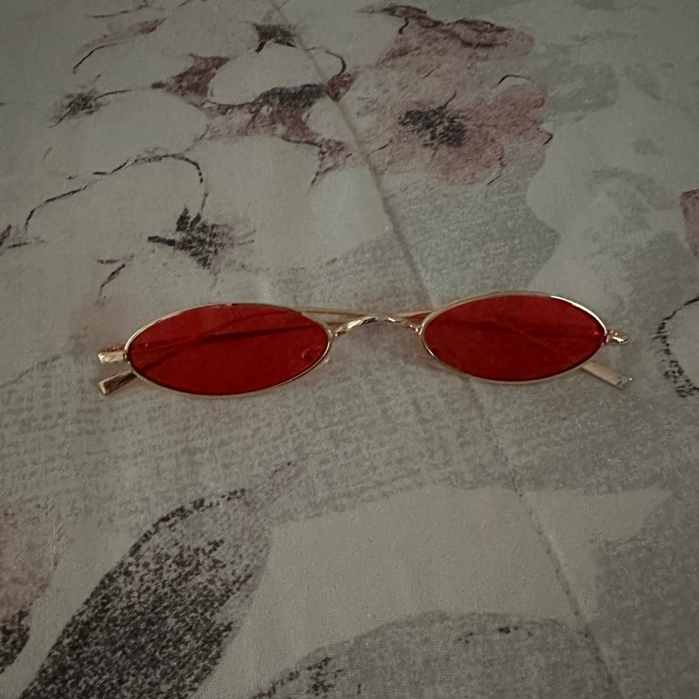 Red Fashion Sunglasses Statement